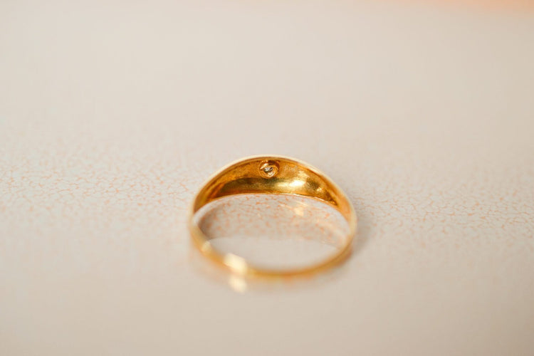 Bague 56 Bague jonc anglais en or jaune 18 carats et diamant 58 Facettes 3595