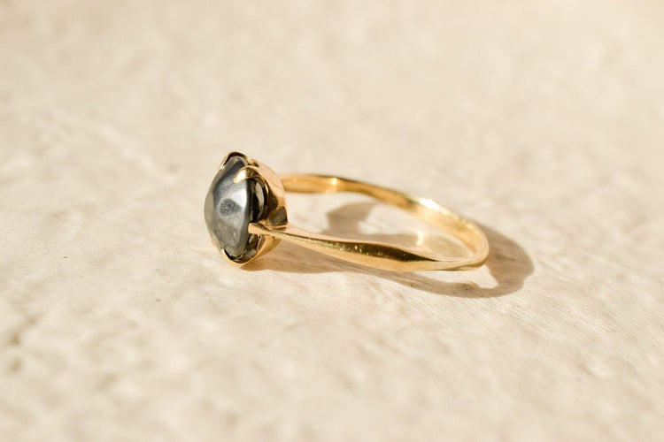 Bague 52 Bague sertie griffes en or jaune 18 carats et hématite 58 Facettes 3611