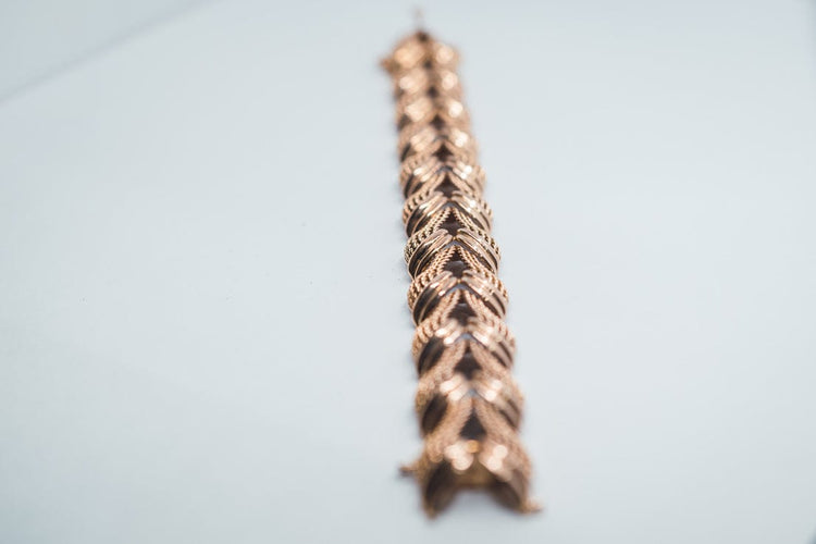 Bracelet Bracelet en or jaune 18 carats des années 1960 58 Facettes