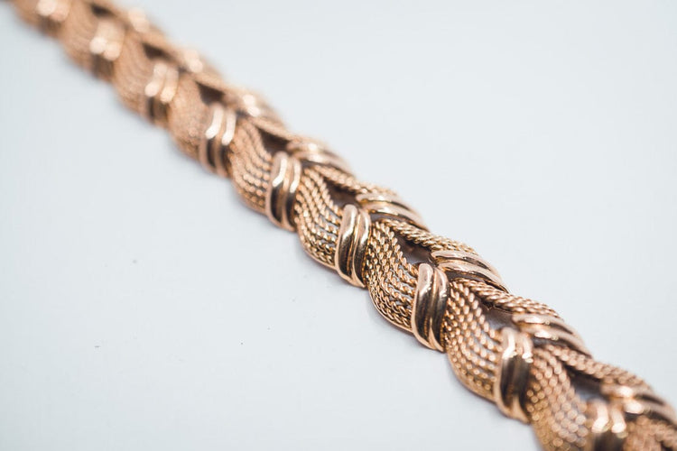 Bracelet Bracelet en or jaune 18 carats des années 1960 58 Facettes