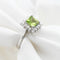 Bague Bague en or blanc 14 ct avec péridot et diamants 58 Facettes 17974