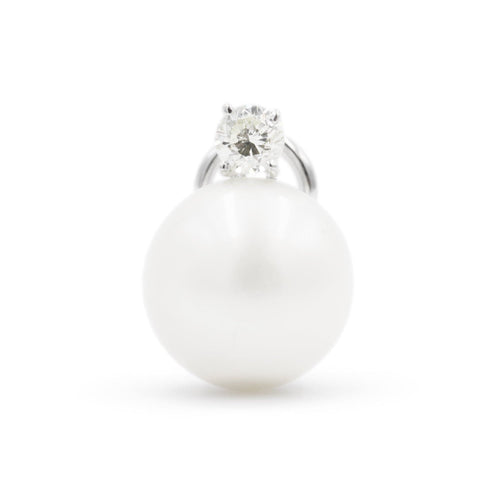 Boucles d'oreilles Boucles d’oreilles en or blanc 18 carats avec perles d’Australie et diamants 58 Facettes 13285