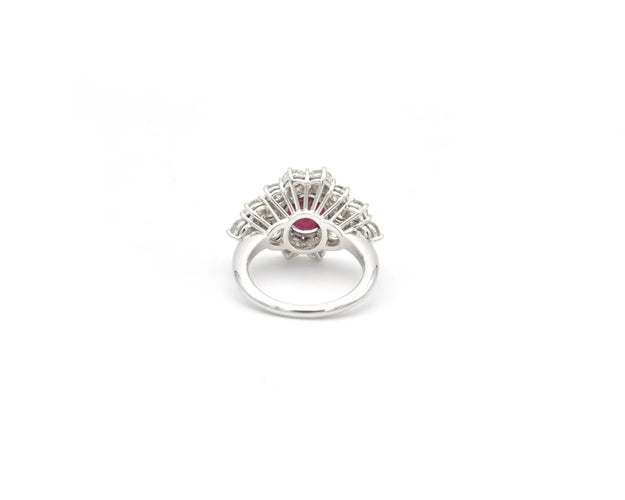 Bague Bague en or blanc 18 kt avec rubis de Madagascar 4,03 ct et diamants 58 Facettes 14339