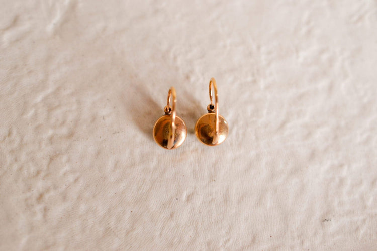 Boucles d'oreilles Boucles d’oreilles dormeuses en or jaune 18 carats et cristaux facettés 58 Facettes Ref3129