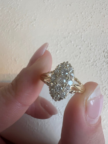 Bague 51 Bague navette ancienne en or jaune 18K et diamants 58 Facettes