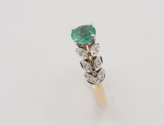Bague 53 Bague Laurier en or rouge et or blanc, émeraude et diamants 58 Facettes F1563