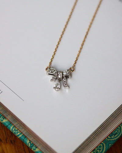 Pendentif Pendentif nœud style art déco pavé de diamants en or blanc et jaune 58 Facettes F1969