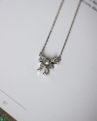 Pendentif Pendentif nœud Art déco pavé de diamants en or blanc 58 Facettes F1970