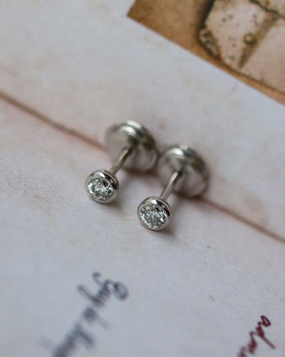 Boucles d'oreilles Boucles d'oreilles puces en or blanc et diamants 58 Facettes F2137