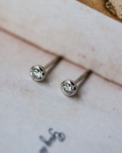 Boucles d'oreilles Boucles d'oreilles puces en or blanc et diamants 58 Facettes F2137