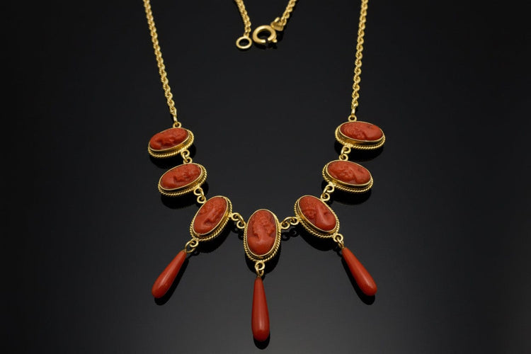 Collier Collier en or jaune orné de camées, inspiré de la Rome antique 58 Facettes