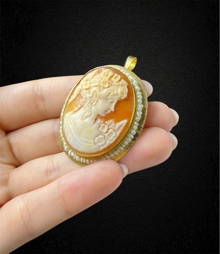 Pendentif Pendentif vintage - Camée et microperles en or jaune (années 1960) 58 Facettes