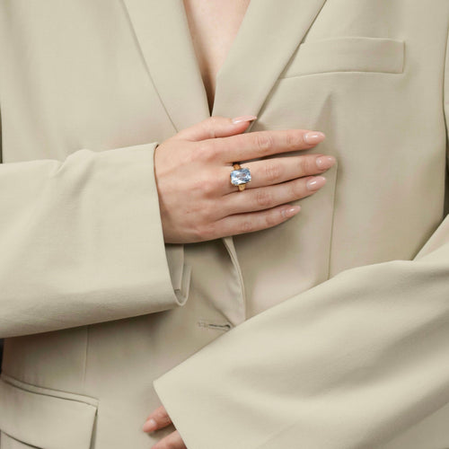 Bague Bague vintage en or jaune 18 carats avec topaze bleue 58 Facettes 2501010