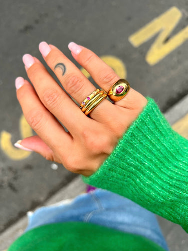Bague 44 Chevalière rubis ovale en or jaune 18 carats 58 Facettes 1