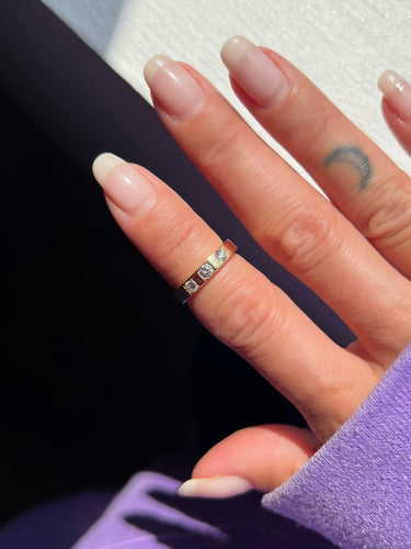 Bague 47 Bague anneau en or jaune 18 carats avec 3 diamants 58 Facettes 1