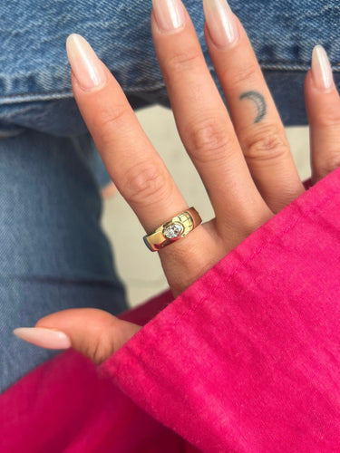 Bague 54 Bague jonc en or jaune 18 carats avec diamant ovale 0,40 ct 58 Facettes