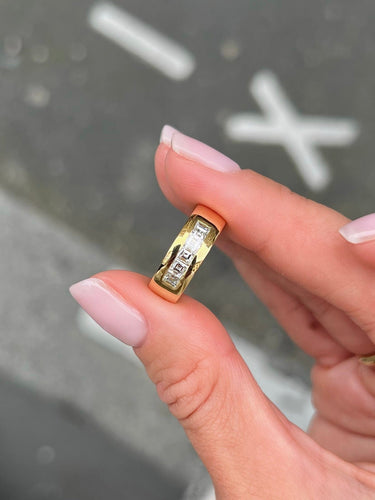 Bague 48 Bague bandeau en or jaune 18 carats et diamants taille princesse 58 Facettes