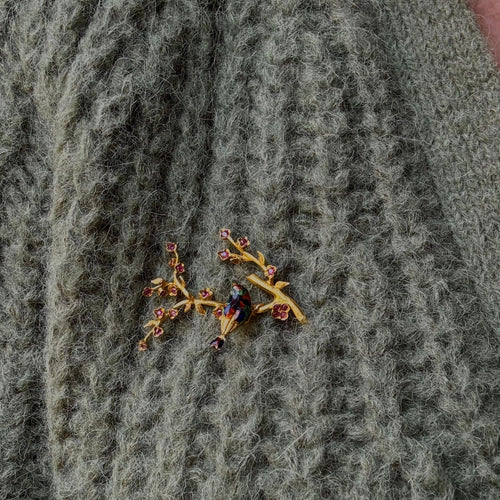 Broche Broche oiseau émaillé en or jaune 18K et rubis 58 Facettes REF2503-270