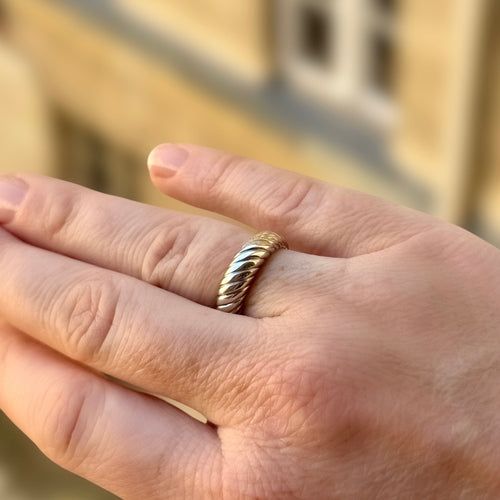 Bague 53 Boucheron - Anneau torsadé en or gris 18K 58 Facettes REF2554CF-322