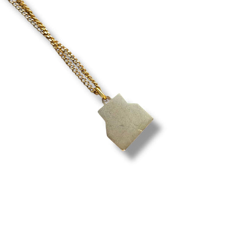 Pendentif Augis - Pendentif médaille d’amour lettre en or jaune 18K et rubis synthétiques 58 Facettes REF2555CF-323