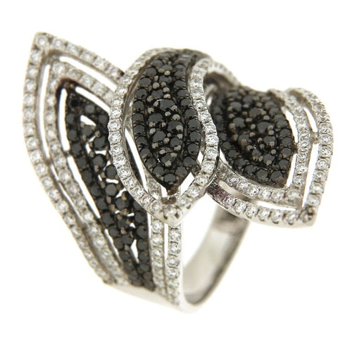 https://www.gioielleriaguidetti.it/wp-content/uploads/2018/05/G1842-anello-oro-bianco-brillanti-diamanti-bianchi-neri-1.jpg