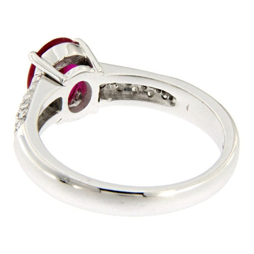 Bague Bague en or blanc avec rubis et entourage de diamants 58 Facettes G2638