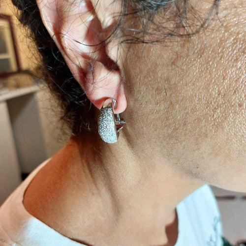 Boucles d'oreilles Boucles d’oreilles créoles en or blanc 18 ct avec diamants 58 Facettes G3594