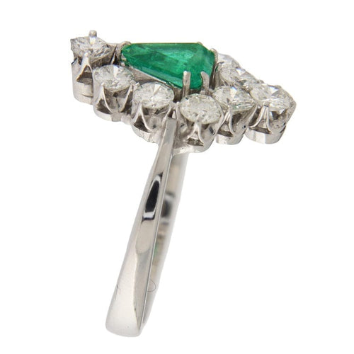 Bague 57 Bague vintage - Contour émeraude et diamants en or blanc 18 kt 58 Facettes G3766