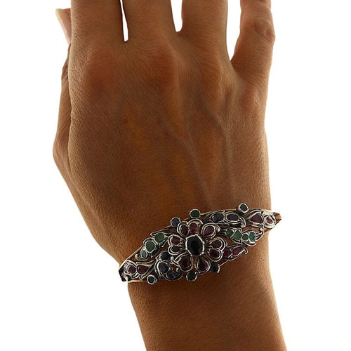 Bracelet Bracelet jonc style ancien en or rose et argent avec rubis, saphirs et émeraudes 58 Facettes G3815