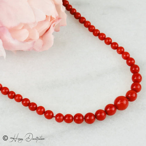 Collier Collier en corail avec fermoir en or jaune 18 carats 58 Facettes 2523