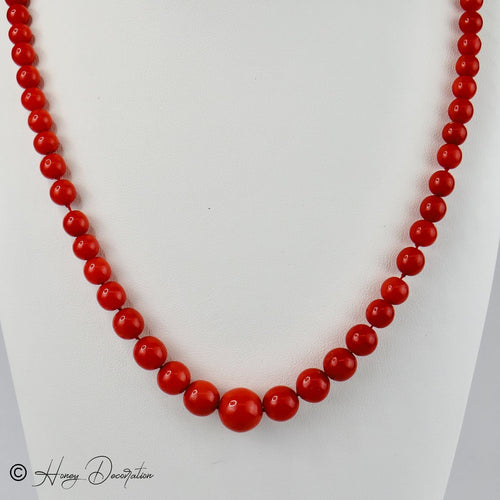 Collier Collier en corail avec fermoir en or jaune 18 carats 58 Facettes 2523