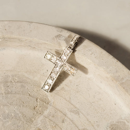 Pendentif Pendentif croix ancien en or blanc 14 carats et diamants 58 Facettes 2367