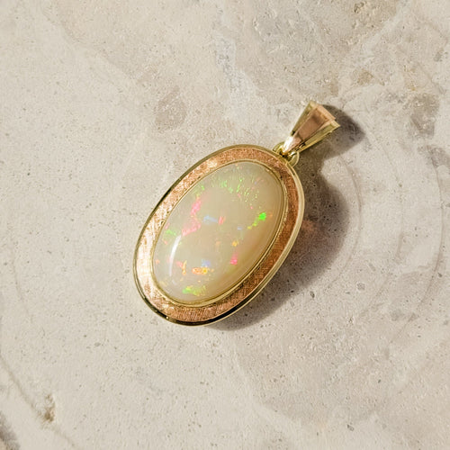 Pendentif Pendentif opale australienne cabochon en or jaune 14 carats 58 Facettes 2618