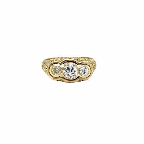 Bague 51 Bague trois pierres gravée en or 18 carats avec diamants 58 Facettes
