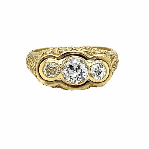 Bague 51 Bague trois pierres gravée en or 18 carats avec diamants 58 Facettes