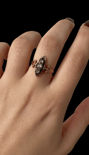 Bague Bague victorienne - Diamants taille rose et émail noir en or jaune 14 carats 58 Facettes