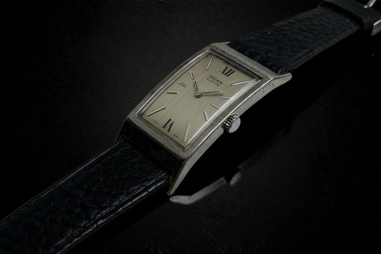 Montre Doxa Curvic - Montre vintage fin années 1960 58 Facettes