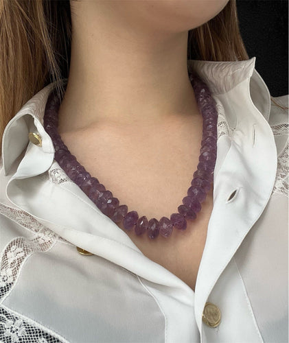 Collier Collier années 1970 - Ametystes facettées et fermoir en or 18 carats, 60 cm 58 Facettes