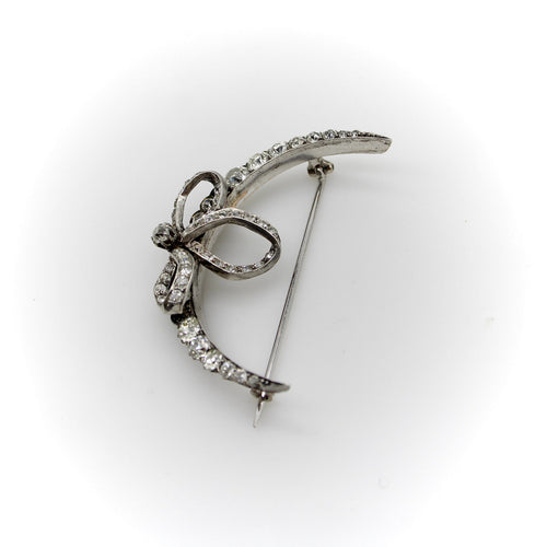 Broche Broche lune croissante à nœud en or et argent, diamants taille ancienne 58 Facettes