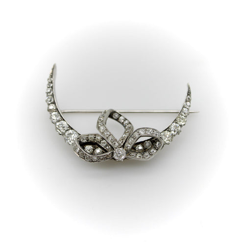 Broche Broche lune croissante à nœud en or et argent, diamants taille ancienne 58 Facettes