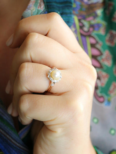 Bague 53 Bague marguerite ancienne en or rose 18 carats, perle et diamants 58 Facettes 1174.5