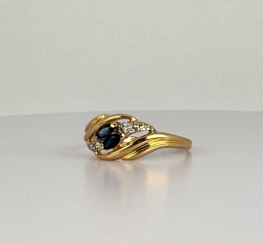 Bague 53 Bague vintage en or jaune 18k avec saphirs marquise et diamants 58 Facettes 2601005