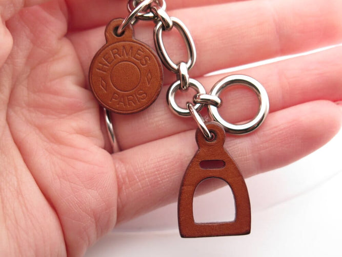 Bracelet Hermès Olga Amulette - Bracelet en cuir Barenia et acier palladié 58 Facettes 265386