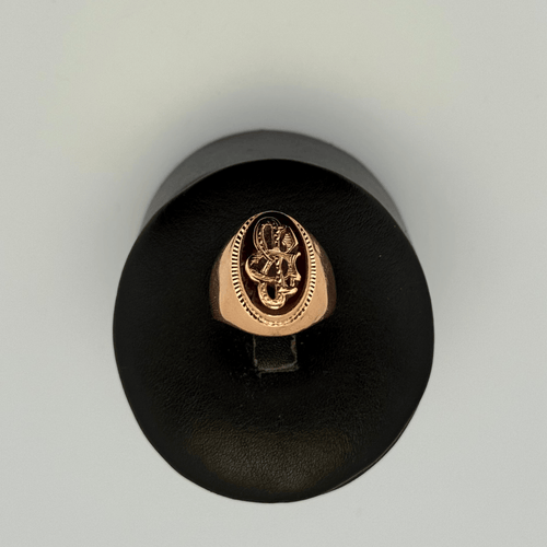 Bague 52.5 Bague chevalière ovale gravée en or jaune 18 carats 8,11 g 58 Facettes 250051