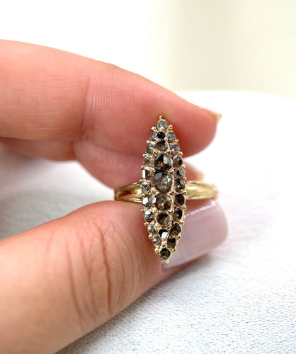 Bague 53.5 Bague marquise ancienne en or jaune 14k et diamants salt & pepper 58 Facettes 318