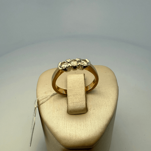 Bague 53.5 Bague 3 pierres en or jaune 18 carats 7,76 g 58 Facettes 250105