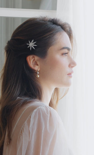 Pique à cheveux - Étoile ornée de strass en métal doré 58 Facettes