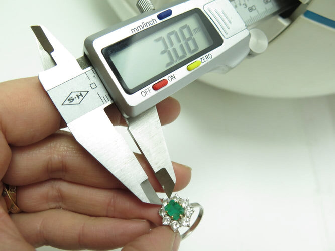 Bague 51 Bague marguerite T51 en or blanc 18k avec émeraude et diamants 58 Facettes 272543