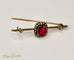 Broche Broche antique en or jaune 18 carats avec rubis, saphirs et diamants 58 Facettes 2656
