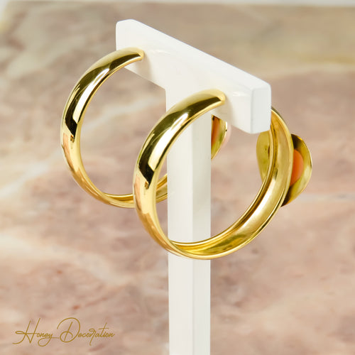 Boucles d'oreilles Créoles en or jaune 18 carats avec insert en corail 58 Facettes 2515